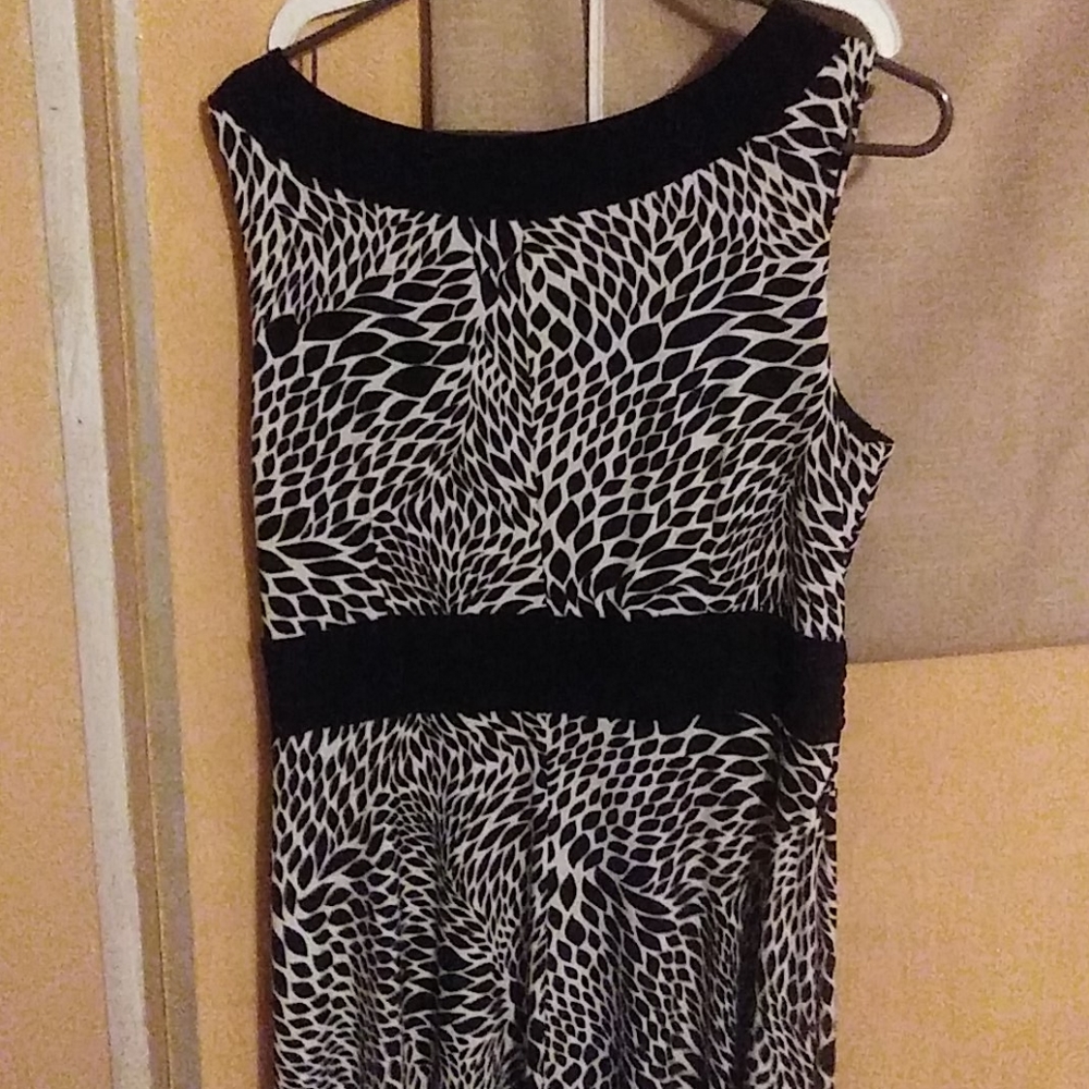 Dress - Picture 3 of 4
